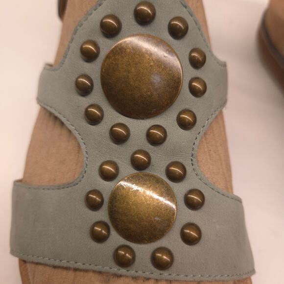 Aetrex Sage Green Leather T-Strap Flat Sandal, Sunburst Dark Brass Trim-Size 8.5 - Picture 3 of 12